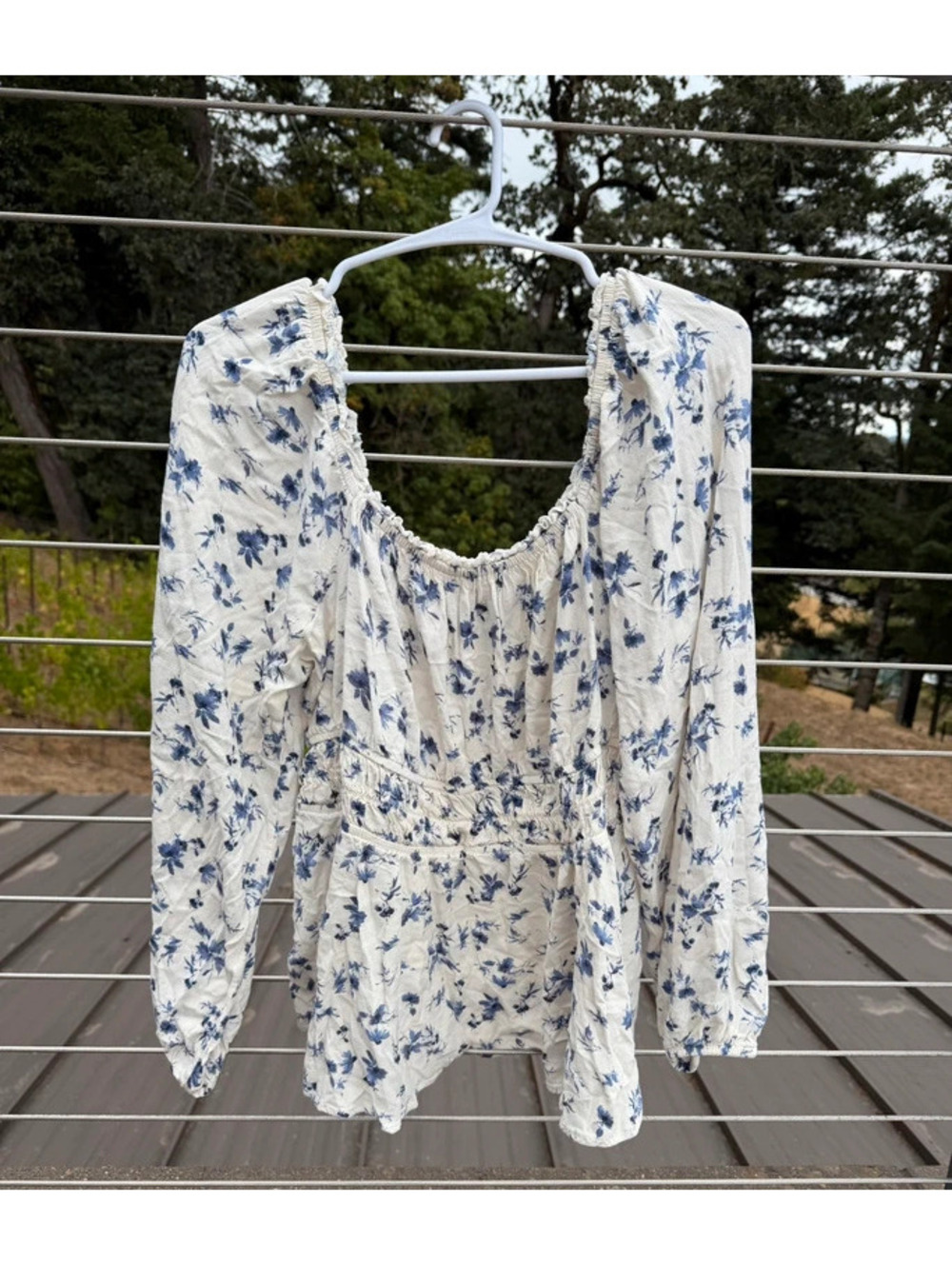 179. Torrid babydoll boho stretch long sleeve cream and blue floral shirt size 2